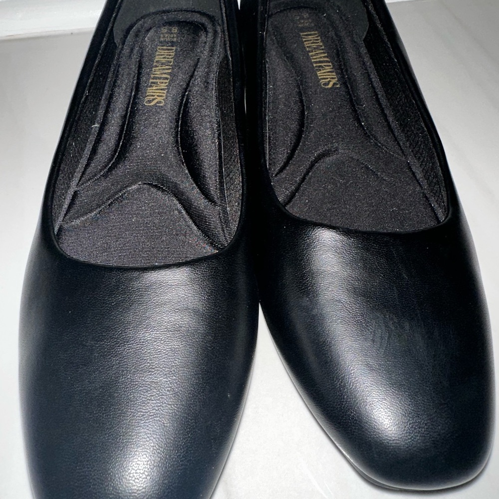 Dream Pairs Woman’s Black Low Chunk Heel Pumps